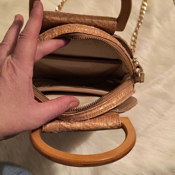 Abbie & Emmie handbag And Crossbody. Gold and brass. - Picture 4 of 6